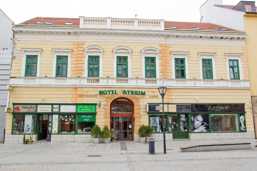 Hotel Atrium Нитра Екстериор снимка